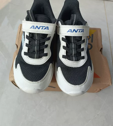 安踏童鞋31码，淘宝旗舰店购入，白色网面，...