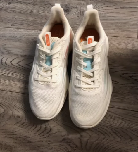 安踏女士运动鞋尺码 37.5 感兴趣的话点...