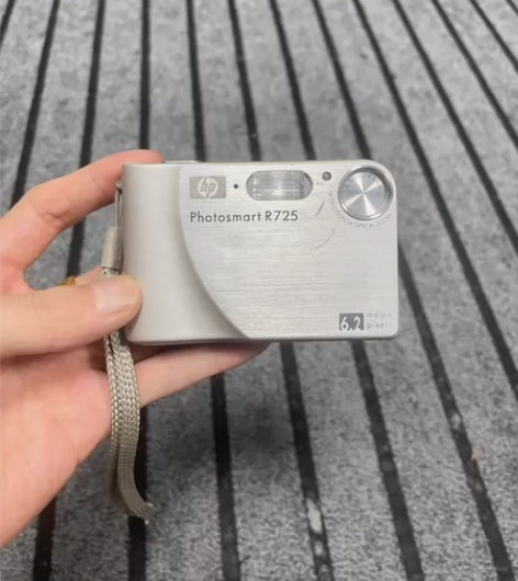 惠普型号R725，正常机，不是配件机，送电...