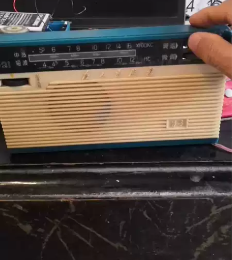 军号621两波段晶体管收音机，由云南无线电...