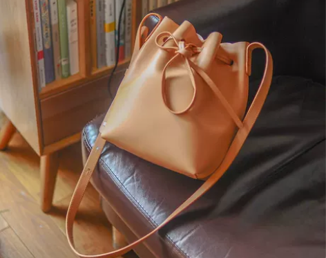 网易严选2019新款冬季女士斜挎单肩包简约...