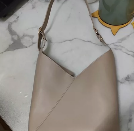 全新，质量特别好，两个包。可单肩可斜挎买回...