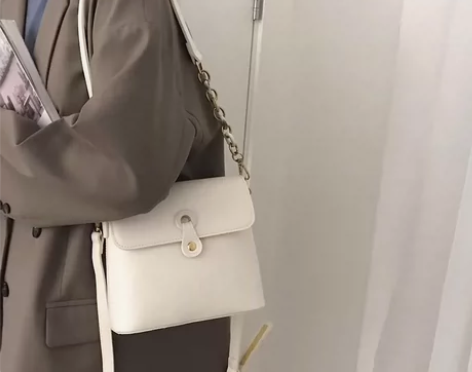 水桶包女单肩斜挎包 买来后闲置了 没有背过...