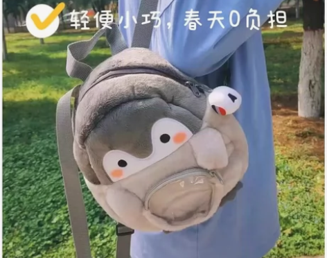 【包邮】可爱小企鹅双肩背包卡通毛绒玩偶jk...