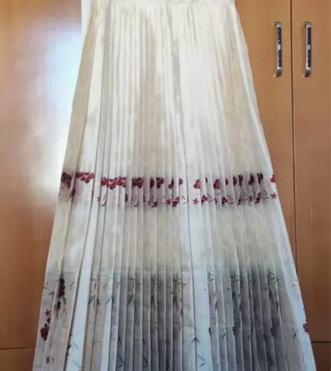 黎落阁春花花仿妆花百迭m码，暗纹精致，褶子...