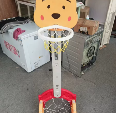 儿童篮球框便宜出30块钱 感兴趣的话点“我...