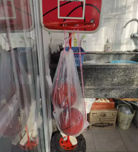 篮球架加两篮球闲置转让 感兴趣的话点“我想...