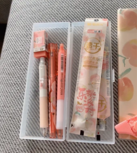 晨光乐桃排队限定款文具套装，一本笔记本，一...