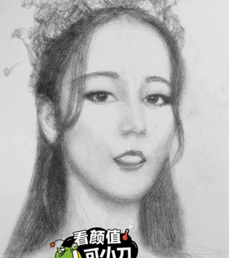 迪丽热巴素描画像，喜欢她吗？8开素描纸，2...
