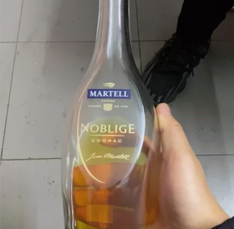 玻璃洋酒瓶，装饰酒瓶，酒柜摆件，艺术装饰，...