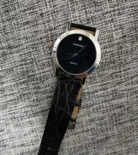 RARONE/雷诺石英表，黑色无时标表盘，...