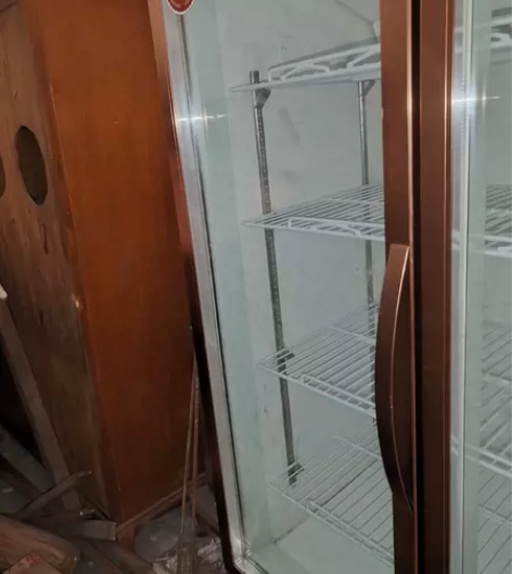 三鑫牌冷柜，三门的，整体是铜管制造，有三个...