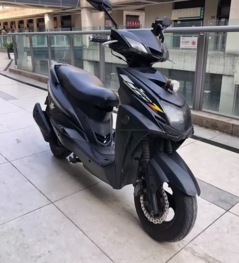 125踏板摩托车,车况挺好的,发动机安静有...