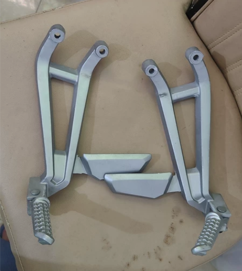 后脚踏飞鹰R25，20年5月份的车。 感兴...