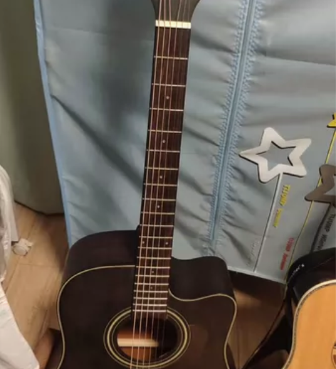 不经常玩,所以就闲置了!雷克斯合板吉他,G...