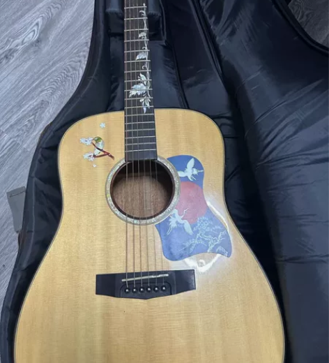 在琴行买的，没坚持下来，闲置了。 #吉他?...