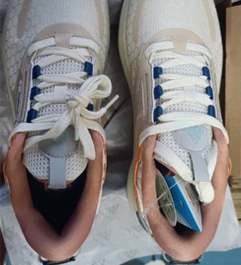 匹克,全新,41码,新款飞弧元力弹跑鞋。偏...