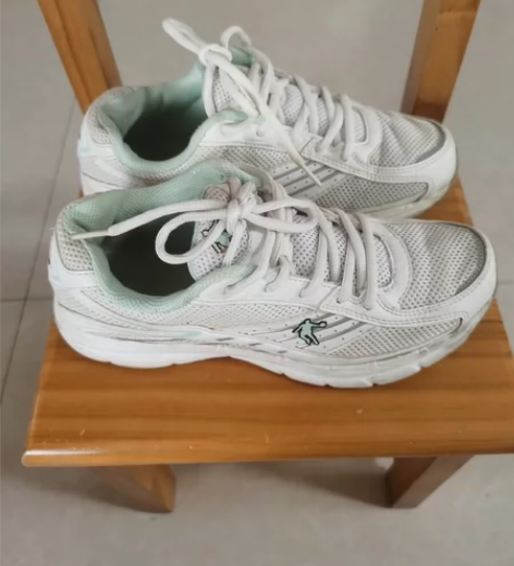 乔丹运动鞋，37码 感兴趣的话点“我想要”...