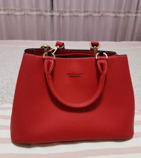 结婚买的红色包包，只背了结婚当天，意尔康牌...