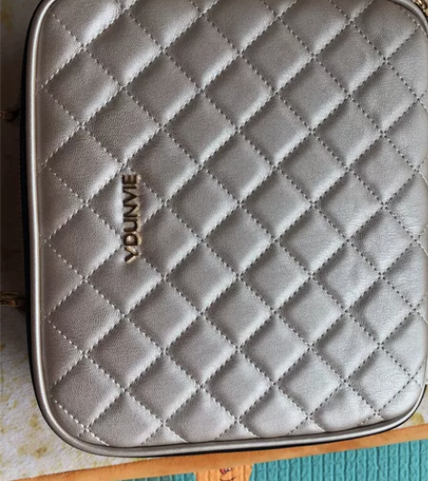 易科美化妆包江浙沪包邮！全新！ 感兴趣的话...