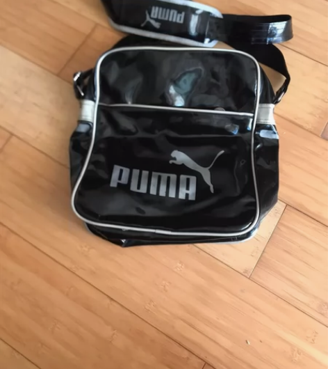 正品彪马PUMA黑色防水斜跨运动包大尺寸容...