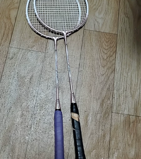 一副羽毛球拍 感兴趣的话点“我想要”和我私...