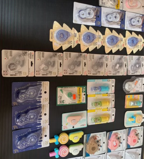 5毛钱一个，日期到了，上课当玩具玩[破涕为...