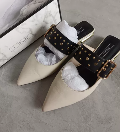 西太华专柜买的。有一点大，穿过次数不多 感...