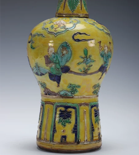 素三彩微雕 童子嬉戏图 瓶 规格：高29....