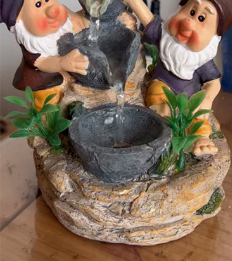 小精灵桌面装饰摆件 插电会有泉水流动效果 ...
