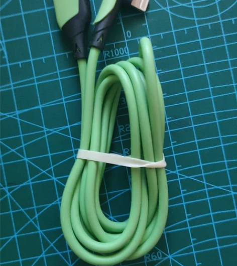 苹果数据线，充电线，弯头 感兴趣的话点“我...