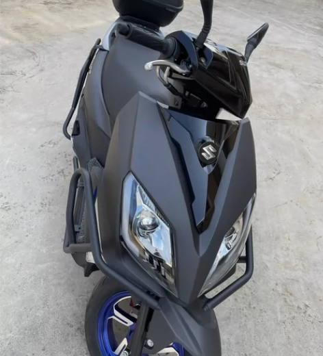 2022年铃木UY125踏板摩托车，白色，...