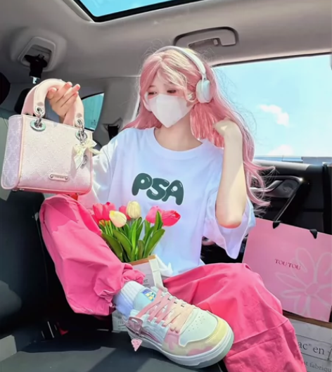 【穿搭博主出物】 TOUTOU 经典小香风...