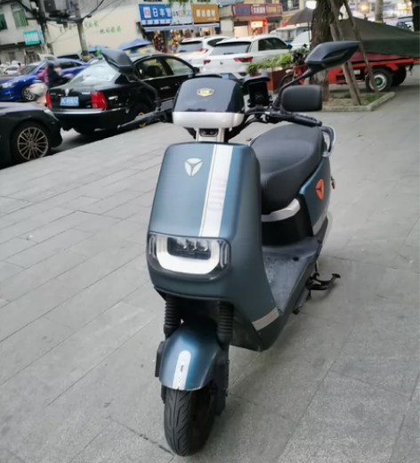 雅迪电动车电瓶车 雅迪e8空车直接可以跑外...