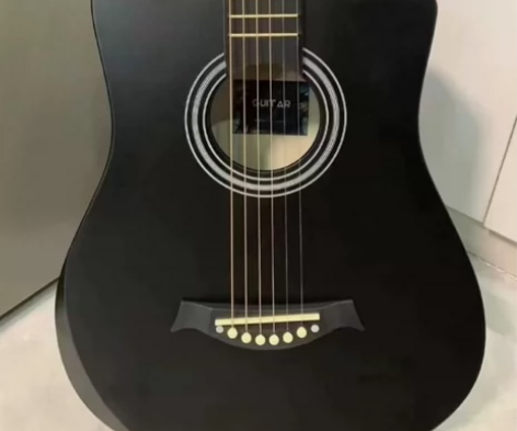 低价出一把吉他 特别适合新手使用，因为要考...