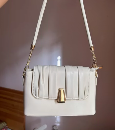 全新包包买回来一次都没背过 爽快再送一个包...