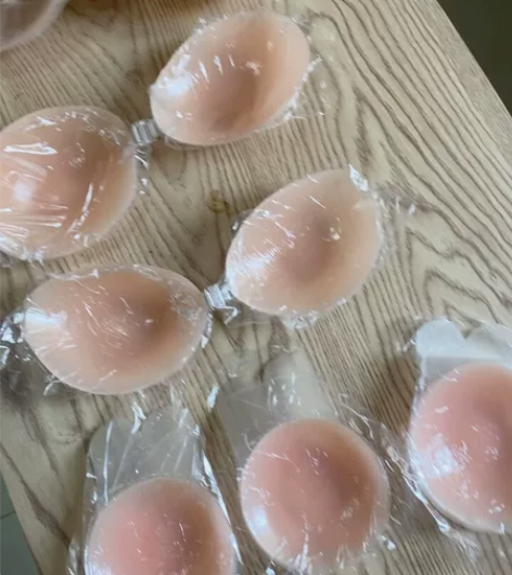 全新的全部打包硅胶隐形内衣5对打包价格35...