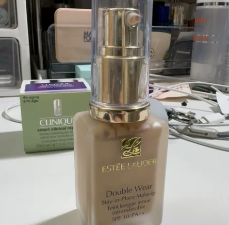 雅诗兰黛DW粉底液 2C0 有一丢丢干不太...