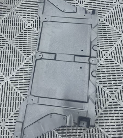 奔驰2023新款C级下护板2块。售出不退不...