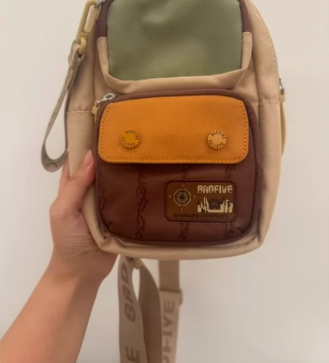 李宁草木皆兵斜挎包，全新未使用过，实体店购...