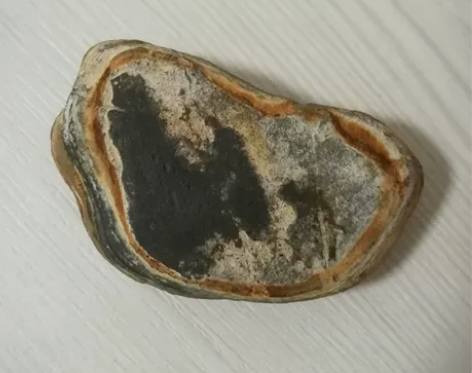 奇石 拜佛图奇石 拜佛图 一个人虔诚地在跪...