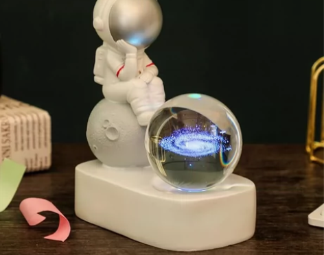 生日礼物送男生摆件宇航员小夜灯水晶球太空人...