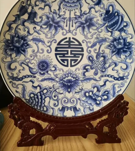 青花八宝喜景德镇陶瓷摆件瓷盘摆件 出一块青...