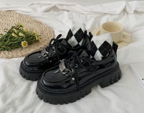 黑色厚底系带英伦风小皮鞋女百搭2023年春...