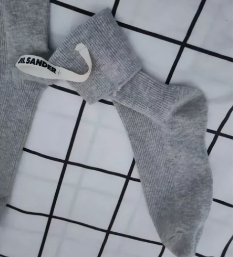 中筒堆堆袜，jil sander，极简的设...