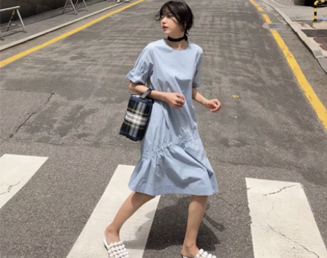 ?花伦改版2018夏季新款女装冷淡风极简连...