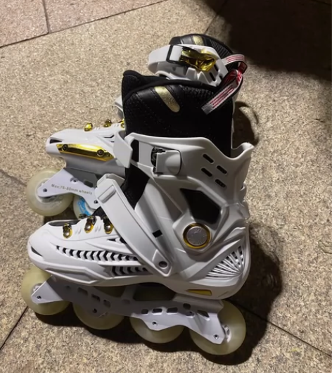 旱冰鞋白色初学者！轮子带闪光，有背包，带护...