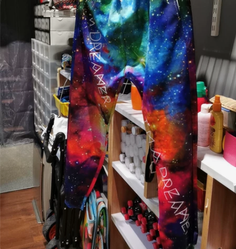 星空运动裤，在北京外贸店打折淘来的，实在不...