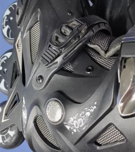 37号轮滑鞋溜冰鞋质量非常好，挺新的，仅售...