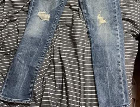 优衣库破洞水洗牛仔裤31码天蓝色 很新很新...